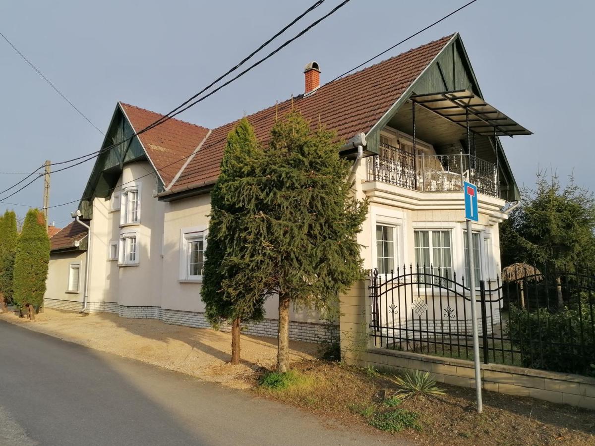 Viola Apartmanhaz Богач Екстер'єр фото